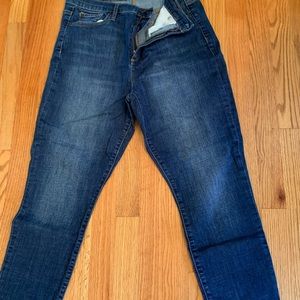 Gap women’s cropped Jeans size 16